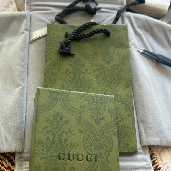 Like New used once CRYSTAL GUCCI SINGLE HAIR CLIP - Picture 6 of 6